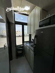  14 ستوديوهات جديدة 150 دينار اسبوعيا او 450 دينار شهريا في عمارة عائلات راقية