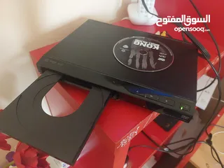  4 for sale DVD player Sony with 12 movies cd ( each cd 12 aed )