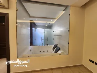  7 فيلا متلاصقة فارغة في عبدون للبيع أو للإيجار  ref : 14341