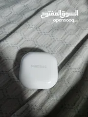  2 Samsung buds 2