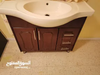 3 مغسله مع خزانه ومرايه  يوجد خدمة توصيل