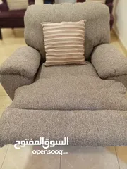  1 كرسي ريكلاينر أمريكي مستورد للبيع بحالة ممتازة جداً مريح جداً ومثالي للاسترخاء