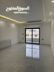  4 شقة طابق اخير مع رووف بمساحة داخلية 230م في طريق المطار - البنيات