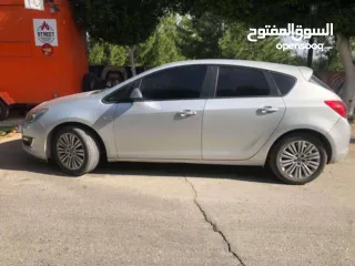  3 استرا ترخيص 2013 سيارة بحالة ممتازة مع وجود عيوب بسيطة في البودي جير عادي ماتور راكب جديد مستورد