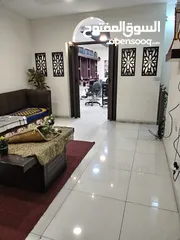  4 بداعي العودة لسوريا مشروع قائم منذ 9 سنوات بدخل ممتاز للبيع  صالون سيدات مع معرض فساتين في نفس