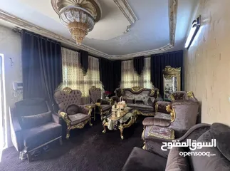  4 بيت بسعر شقة - بسعر مغري.. الزرقاء-الزواهره-حي جبر ، يوجد فيه بلكونه و حديقة ، التواصل للجادين فقط