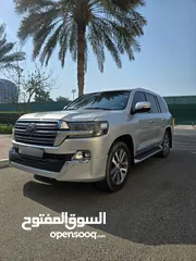  1 2018 لاند كروزر فل ابش 5.7 VXR - مفتاحين - فل سيرفيس - عقد صيانه مع الفطيم