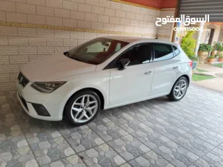  19 اذا مش حبة مميزة ما تركبها.  SEAT Ibiza FR 2022 بحالة الوكالة دهان شركة مميزة بكل تفاصيلها حبة مخازن