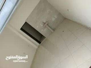  4 مستودع   و محل مقسم بمنطقه حيوية للايجار بدر الجديده