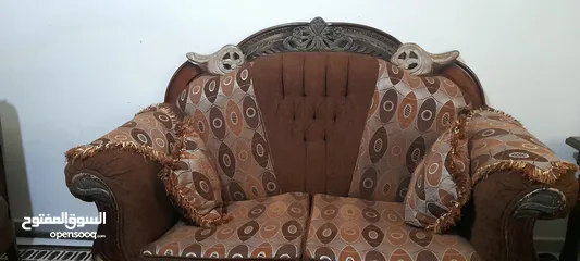  9 كنب+بوفيه لون بني مستعمل بحاله الجديد   للبيع بسعر 150