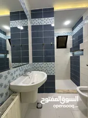  5 شقه فارغه للإيجار في طريق المطار ـ ضاحيه النخيل ـ