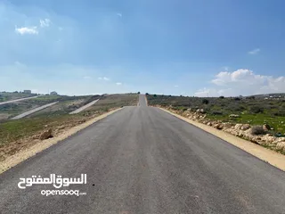  13 قطعة ارض للبيع ( منطقة فلل وقصور )واصل جميع الخدمات ( على قمة بيرين )