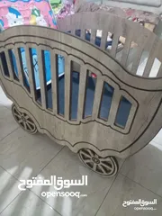  2 تخت بيبي أطفال خشب  لغاية عمر 3 سنين وممكن أكثر شوي استخدام يوم واحد بحال الجديد مع فرشتو خشبو ثقيل