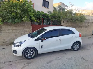  3 كيا ريو 2014 اقتصادية جدا يد ثانية خالية القصص و من العيوب 2000 ديزل  دفعة وشكات السيارة فوق ممتازة
