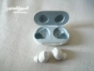  2 Samsung AkG earbuds