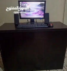 2 كمبيوتر رام 4 جيجا ذاكرة 1 تيرا وشاشة وكيبورد جديد وماوس وسماعات ومكتب للبيع المستعجل