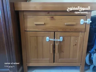  4 خزان ملابس أطفال طول 92 وعرض 92 بابين + جارور كبير بحاجه الي فرشه صغيره فقط