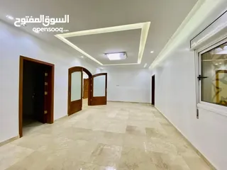  4 فيلا سكنية داخل مقسم راقي طريق شوك خلف سوق مزايا