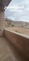  12 شقة فارغه للإيجار في السكنيه الخامسة طابق ثالث مع مصعد مساحة 135 متر