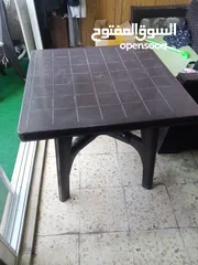  1 طاوله مربعه للبيع مع طبليه  بسعر مغري