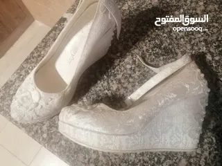  8 اي شنطه فقط 10 دنانير وعندي كمان كندره العروسه جديد بسعر مغري