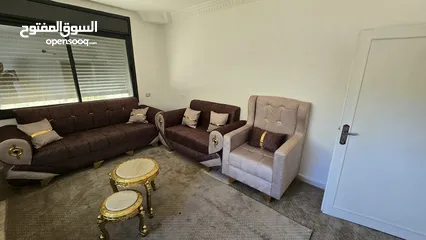  7 كنب غرفه ضيوف للبيع جديد وكاله  9 مقاعد مع ثلاث طاولات وقابل للتفاوض