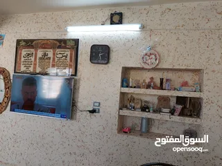 2 بيت مستقل للايجار 130 متر خمس غرف ومطبخ وحمام لديه برنده كبيره حوله شجر مثمر والمنطقه هادئة 140دينار