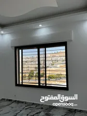  8 شقة استثمارية  للبيع بسعر مغري مع مطبخ وديكورات خشبية مميزة
