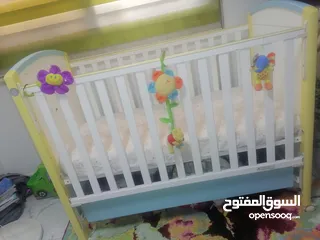  1 سرير أطفال أوروبي استعمال خفيف للبيع