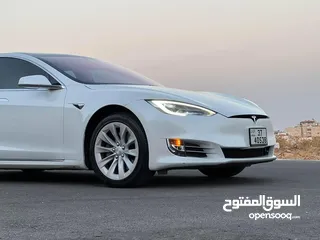  33 Tesla Model S Long Range Plus 2020 White interior