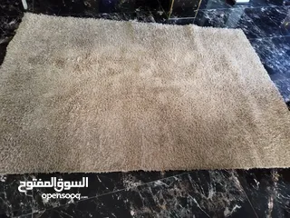  2 سجاد شاغي تقيل كتير الاصلي تنتين وحده لون اسود وحده لون عسلي وتخت اطفال خشب بلوط تقيل