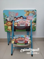  1 مكتب مع كرسي اطفال