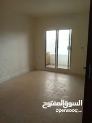  1 شقة صغيرة استثمارية  للبيع في البيادر الصناعة