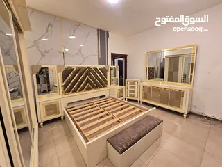  1 غرفة نوم  بحالة الوكالة  استعمال خفيف لا يذكر  خشب  لاتية (18)  تصميم أنيق وعصري