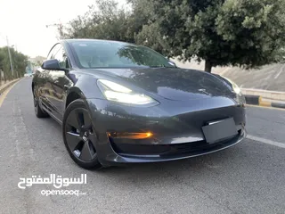  8 Tesla Model 3  موديل 2023 جمرك جديد  فحص أوتوسكور B+ بدفعة لا تقل عن 10 الاف دينار