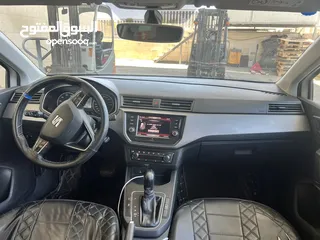  8 سيات ابيزا   ستايل (مش اكسنلس  ) 2019  لون ابيض للبيع فرش اسود  جلد استعمال نظيف و عداد حقيقي