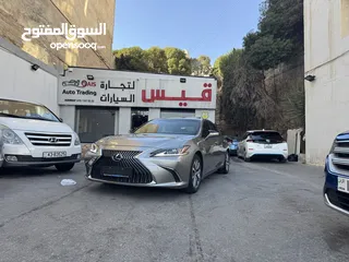  2 Lexus ES300 2019