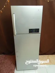  1 ثلاجه ال جي سلفر مع شاشه 20قدم  بحالة ممتازه جدا للبيع استخدام بسيط سبب البيع السفر