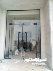  7 قص وتركيب وتفصيل جميع انواع الزجاج وللمرايا وتركيب جميع زجاج الطاولات وفتح شفاطات