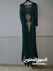  1 فساتين مستعمل للبيع 25وقابل للتفاوض
