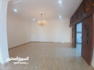  13 شقه فارغه مساحه كبيره للايجار الجبيهه