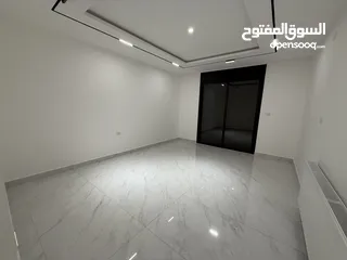  10 بالاقساط شقة طابق ارضي مساحة 200 م + 100 م ترس