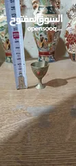  8 مكواي نحاس/ومنضر نحاس ارضية رخام/وكاسة صغيرة نحاس/ومنضرين نحاس وعليهم زي شقف  اضن رخام