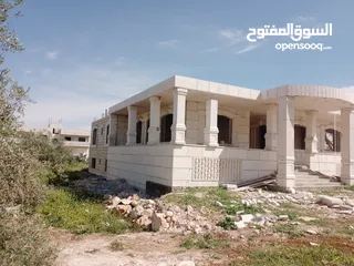  21 فيلا عظم 560م على قطعة أرض 1035متر على شارع البترا للبيع
