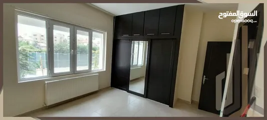  5 شقة طابق اول للايجار في ضاحية الامير راشد مساحة 200م