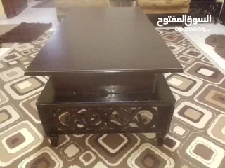  4 طقم طاولات ثلاث قطع بحاله جيده الطاوله الكبيره بحاجه لغراء وتثبيت كما واضح بالصوره