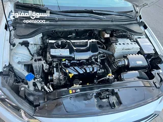  6 هونداي افانتي AD بحالة الوكالة موديل 2018  لون ابيض فحص كامل مالك اول من المنطقه الحرة/ كراسي جلد
