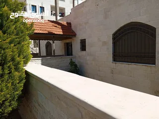  7 بيت مستقل طابقين مع حديقة للبيع  قريب من الخدمات ابو السوس
