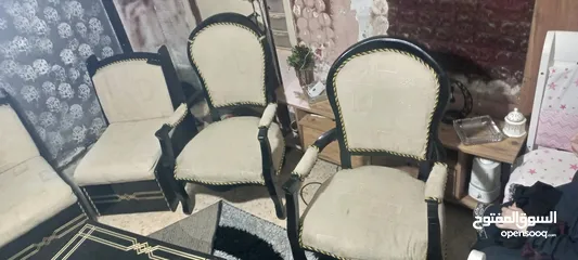  2 للبيع طقم كنب خشب زان بحاله ممتازه جدا الموقع اربد مع طولات للبيع المستعجل جدا  الرقم موجود
