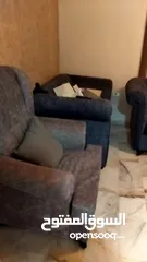  7 طقم كنب 7 مقاعد  بحاله جيده جدا لايوجد اي كسر أو حرق وليس بحاجه الى صيانه فقط تنضيف بسيط